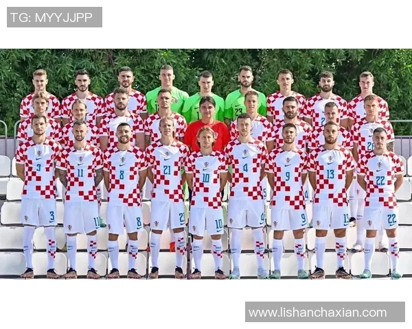 克罗地亚与英格兰比赛中球衣颜色对比分析及其象征意义